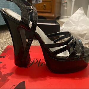 Black high heels. Size 7